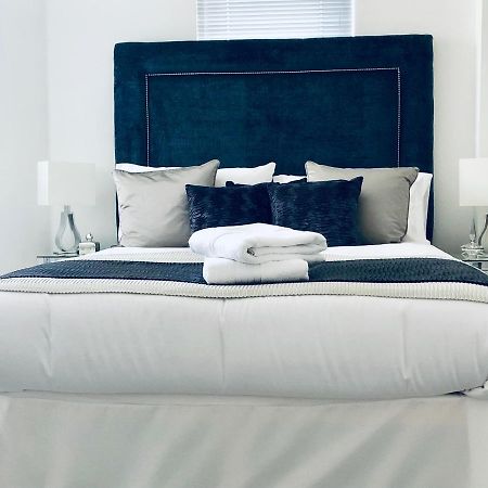Snapos Luxury Serviced Apartment - Meridian House Bedford Exteriör bild