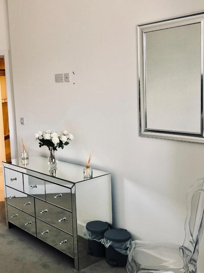 Snapos Luxury Serviced Apartment - Meridian House Bedford Exteriör bild