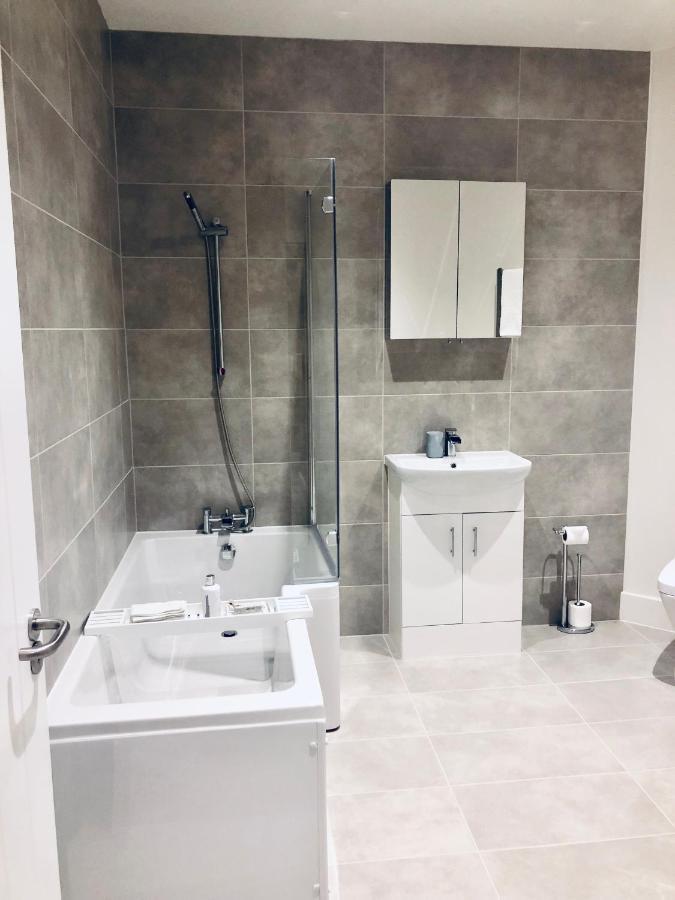 Snapos Luxury Serviced Apartment - Meridian House Bedford Exteriör bild