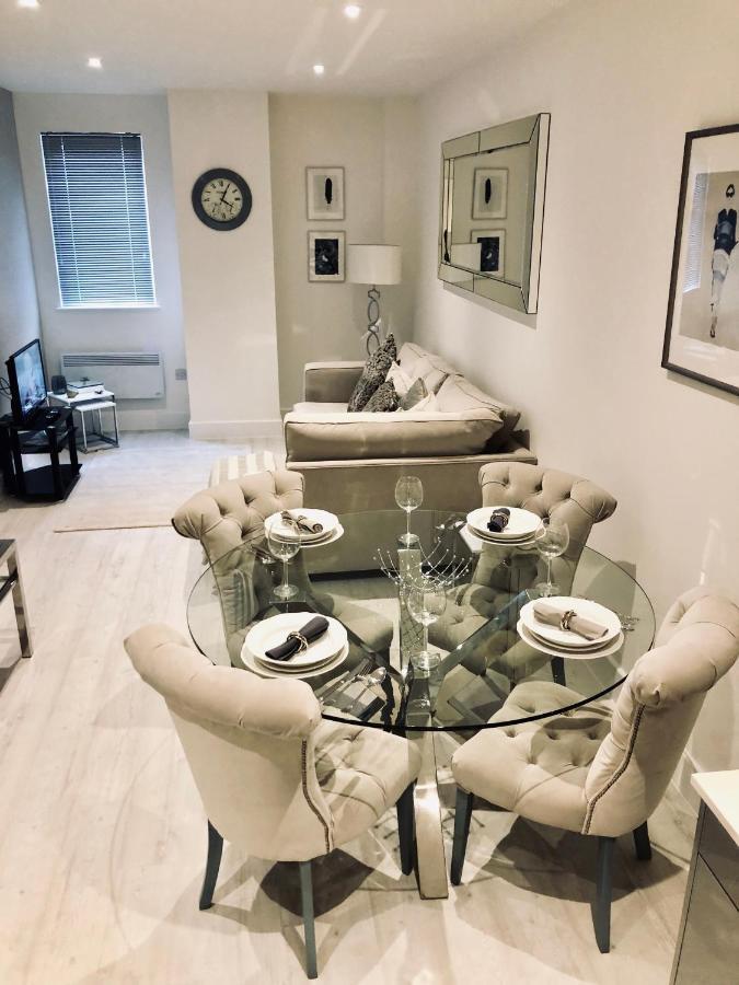 Snapos Luxury Serviced Apartment - Meridian House Bedford Exteriör bild