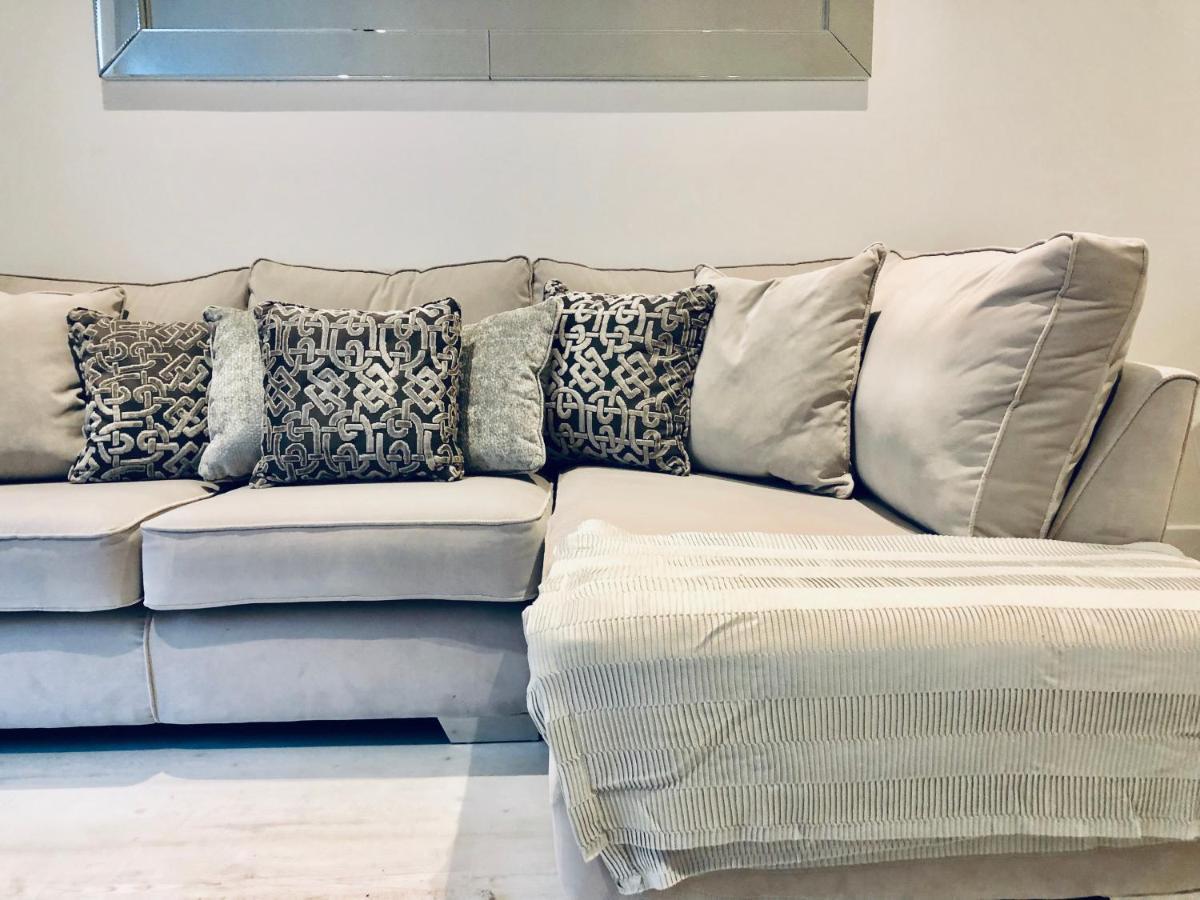 Snapos Luxury Serviced Apartment - Meridian House Bedford Exteriör bild