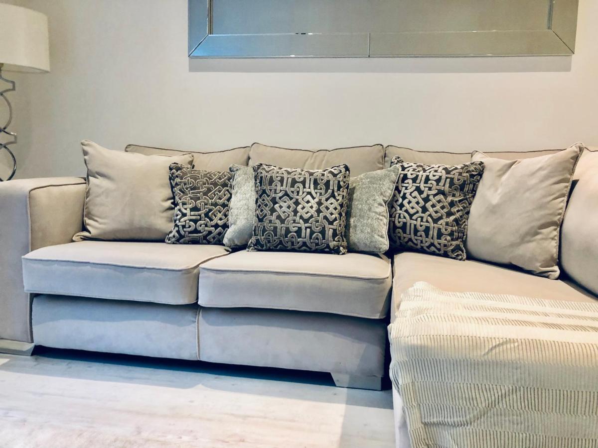 Snapos Luxury Serviced Apartment - Meridian House Bedford Exteriör bild