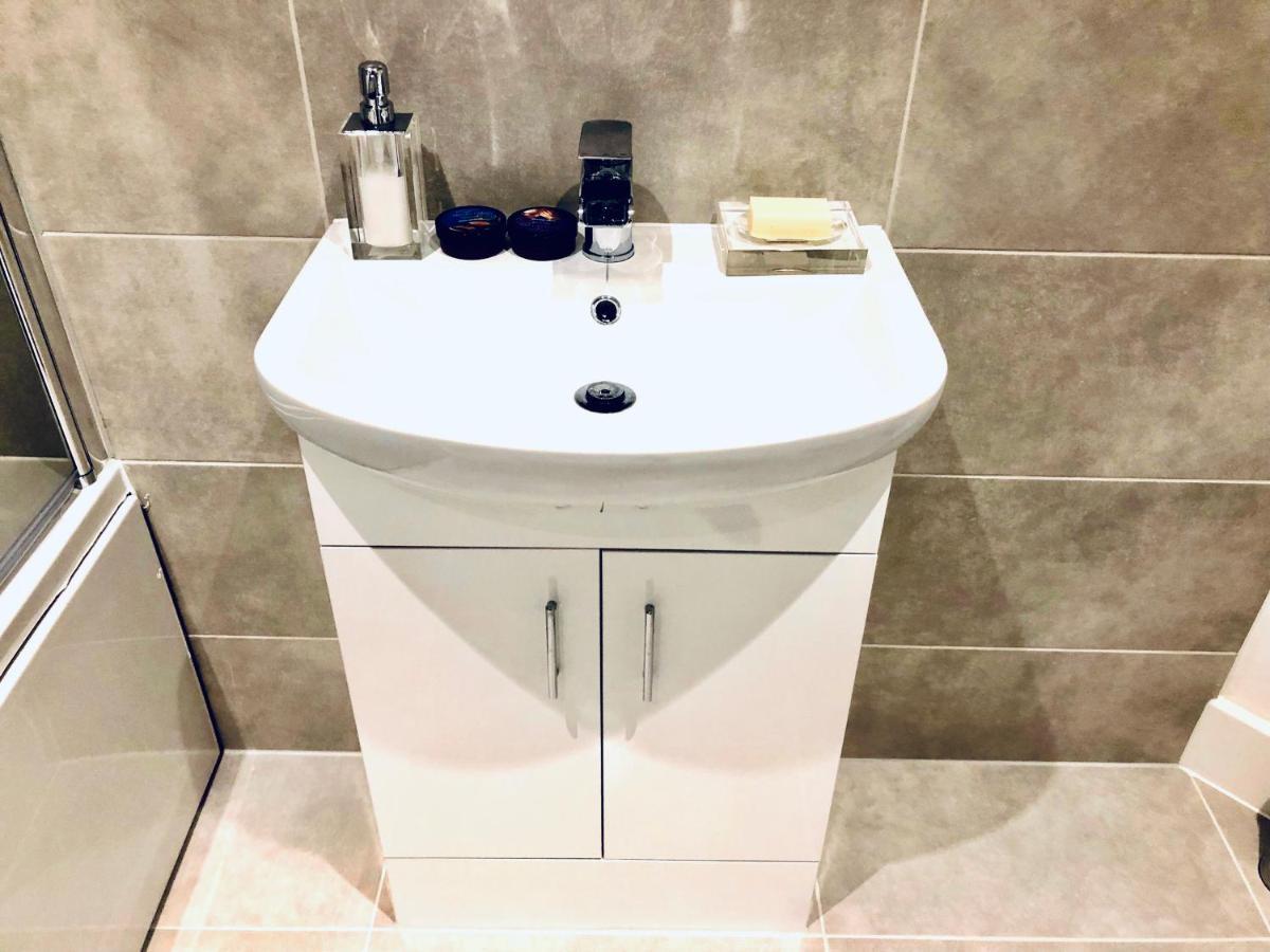 Snapos Luxury Serviced Apartment - Meridian House Bedford Exteriör bild