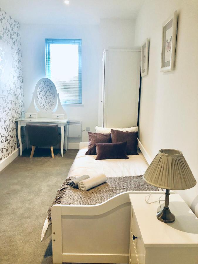 Snapos Luxury Serviced Apartment - Meridian House Bedford Exteriör bild