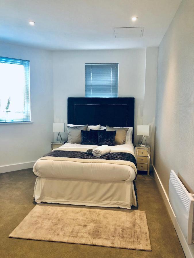 Snapos Luxury Serviced Apartment - Meridian House Bedford Exteriör bild