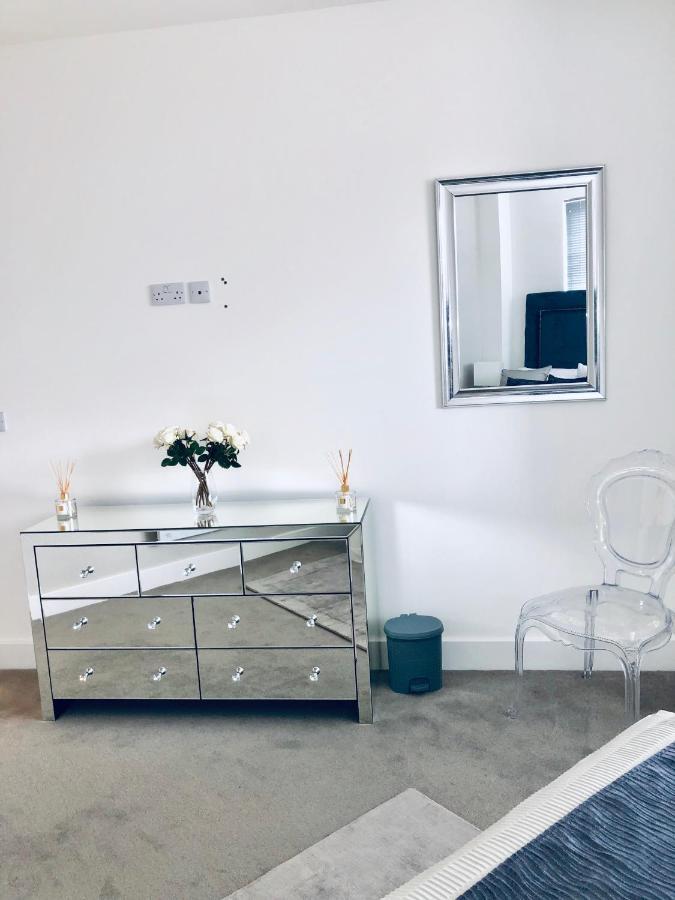 Snapos Luxury Serviced Apartment - Meridian House Bedford Exteriör bild