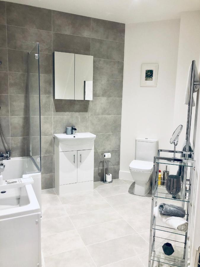 Snapos Luxury Serviced Apartment - Meridian House Bedford Exteriör bild